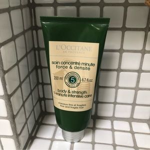L’occitane body and strength 1 minute intensive conditioner. Full bottle.
